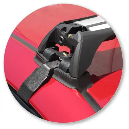 Yakima K679Y-S4YB Black Flush End Bar