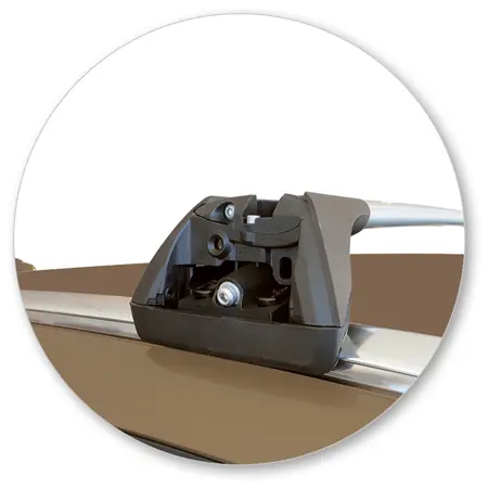 Yakima K794Y-S25YB Black Flush End Bar